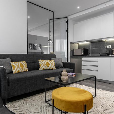 Phaedrus Living: City Center Luxury Flat Loukianou アテネ エクステリア 写真