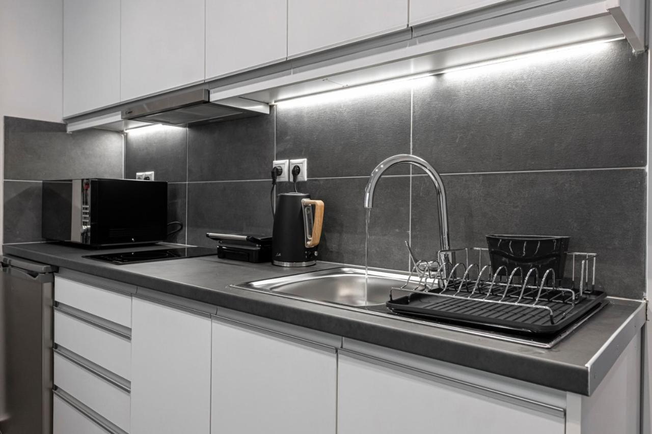 Phaedrus Living: City Center Luxury Flat Loukianou アテネ エクステリア 写真