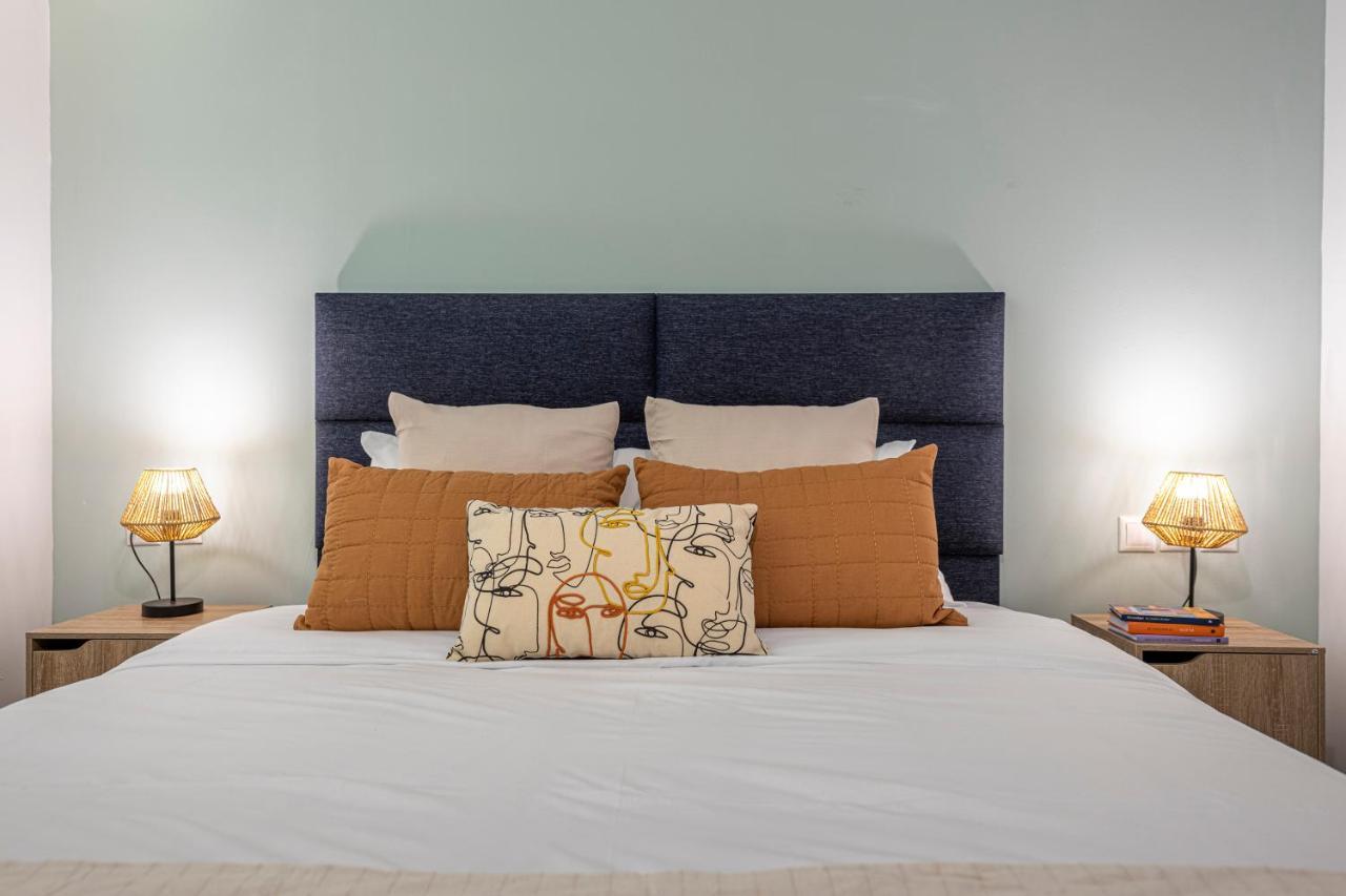 Phaedrus Living: City Center Luxury Flat Loukianou アテネ エクステリア 写真