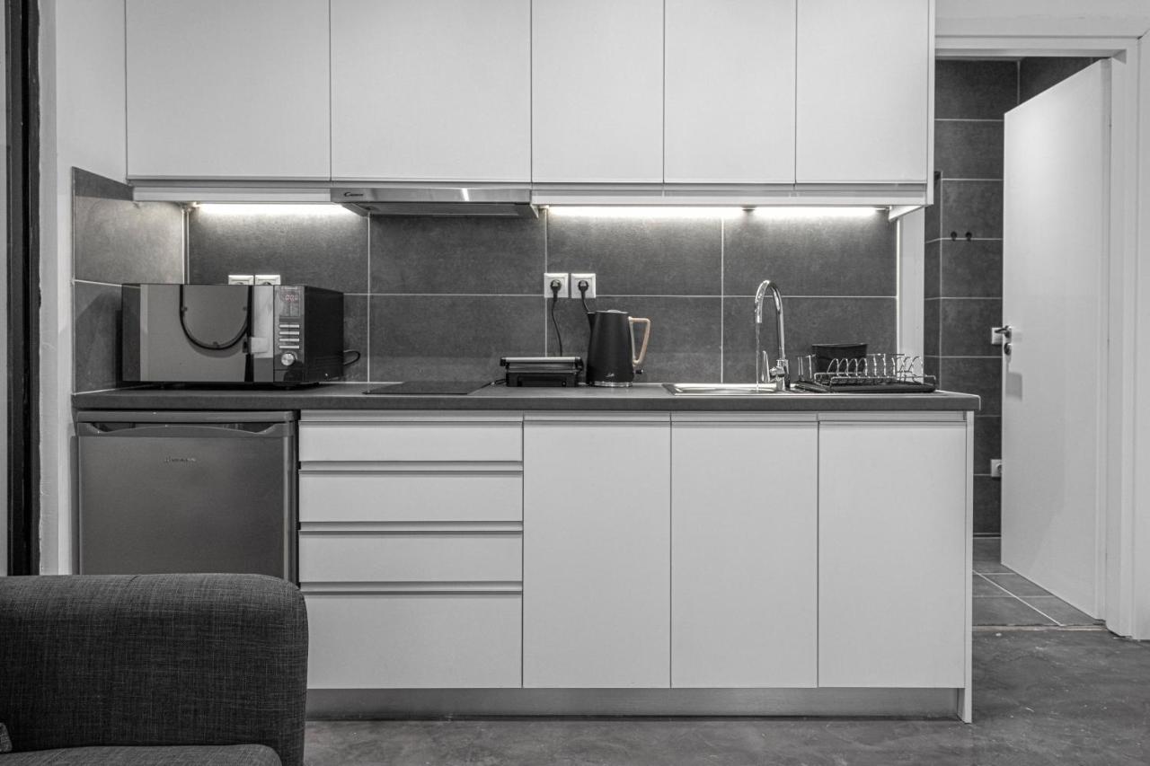 Phaedrus Living: City Center Luxury Flat Loukianou アテネ エクステリア 写真