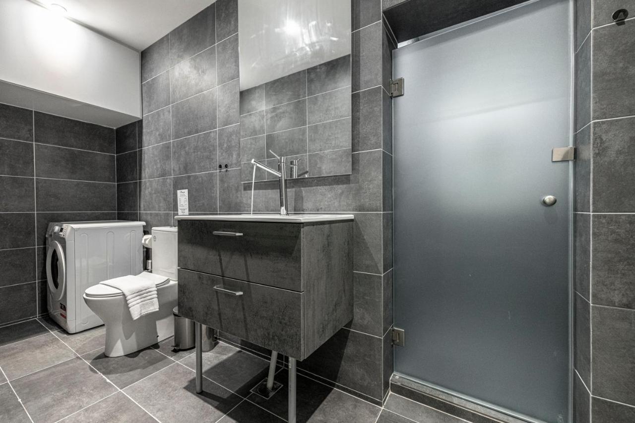 Phaedrus Living: City Center Luxury Flat Loukianou アテネ エクステリア 写真